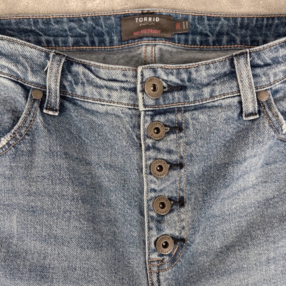 Torrid High Rise Straight Button Fly Light Wash Jeans Women Cropped 20R (42x26) - Picture 6 of 16